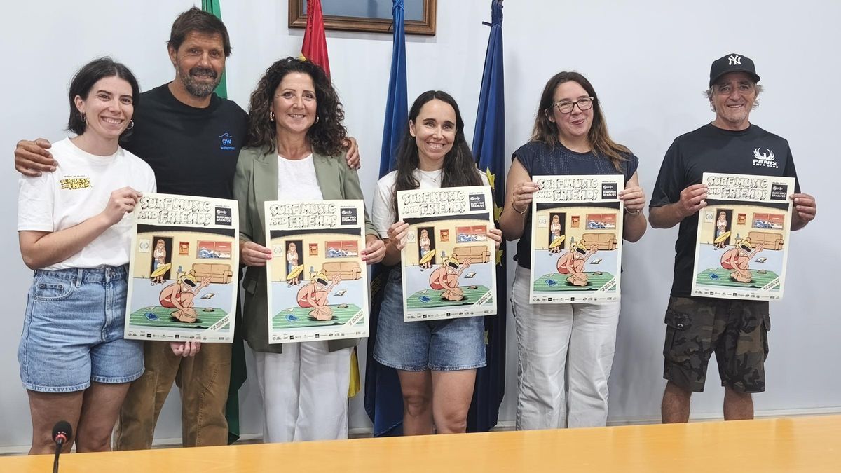 Miembros del festival junto a representantes del Ayuntamiento en la presentación del festival.
