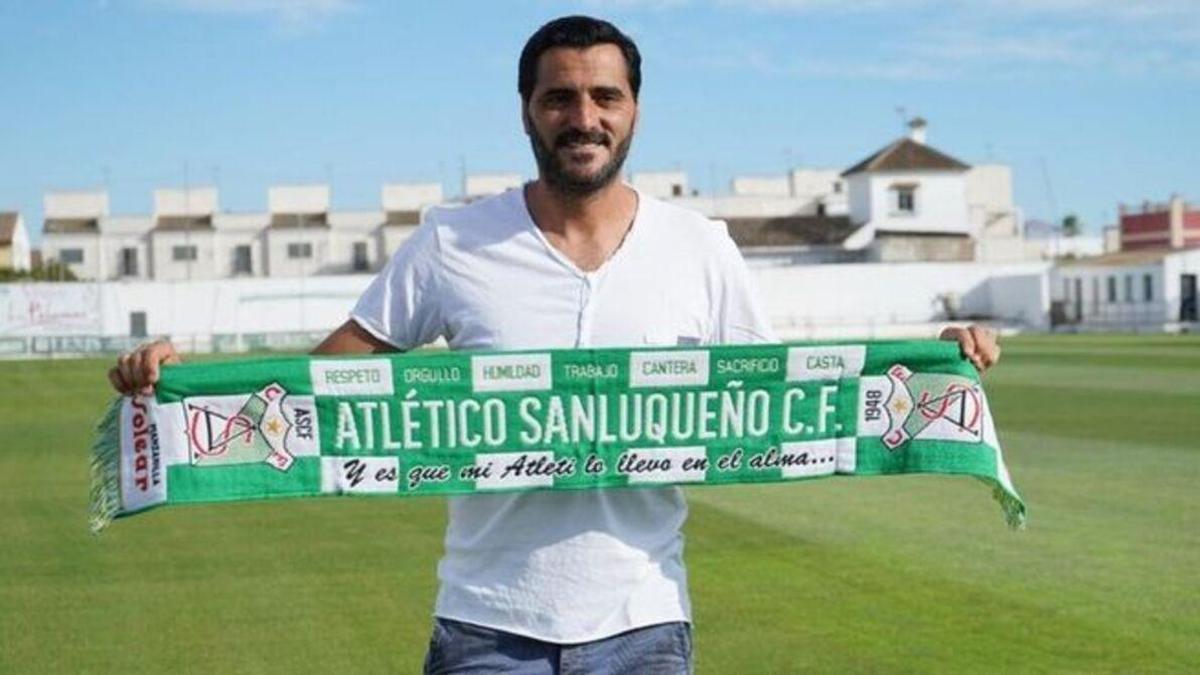 El delantero internacional milita ahora en las filas del Atlético Sanluqueño.