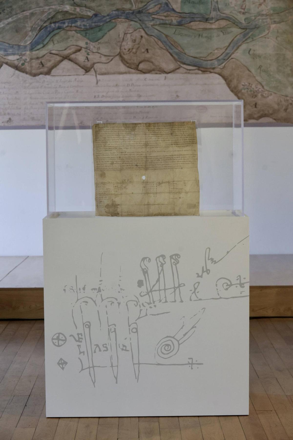 Exhibición del documento fundacional del cenobio de San Salvador de Cornellana