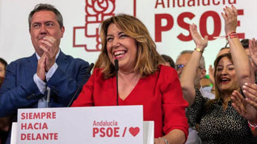 Susana Díaz celebra los resultados obtenidos por los socialistas.