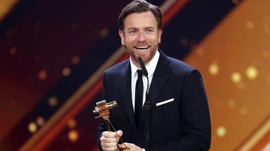 Ewan McGregor cuando recibió el Globo de Oro por &#039;Fargo&#039;.