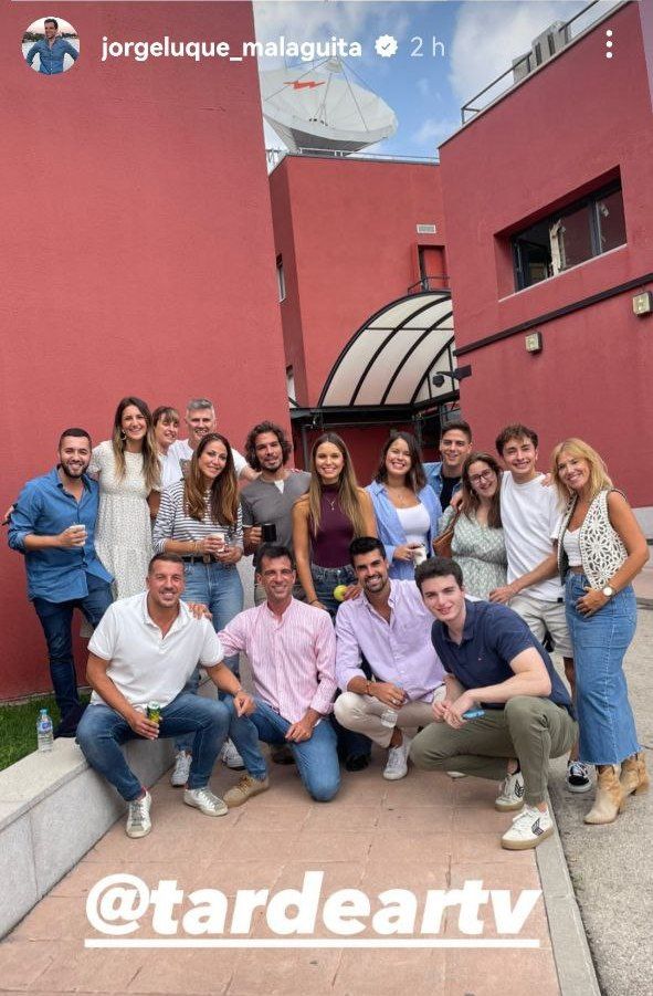 Foto de Jorge Luque con el equipo de &#039;TardeAR&#039;