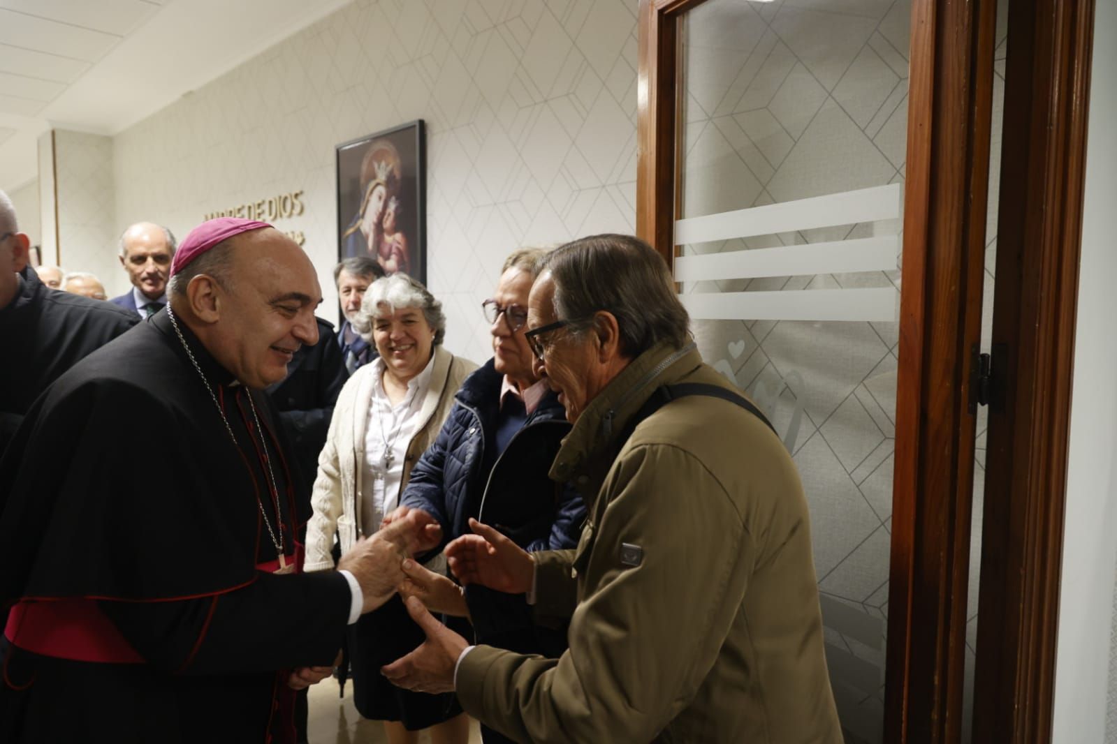 El nuevo arzobispo, Enrique Benavent, en el colegio Jesús-María