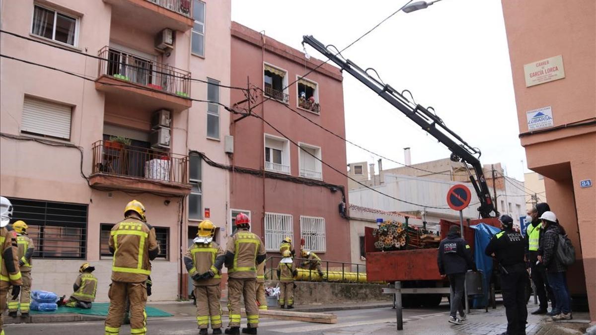 Muere un hombre al derrumbarse parcialmente un piso en Sabadell