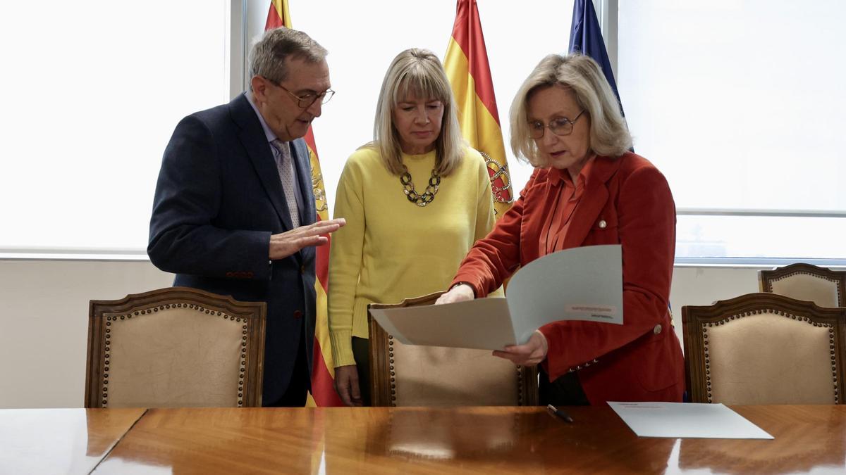 Firma del acuerdo en el Salud, el pasado sábado.