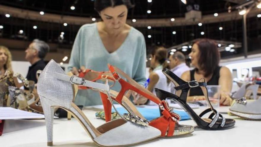 La UMH crea una cátedra para la industria ilicitana de calzado