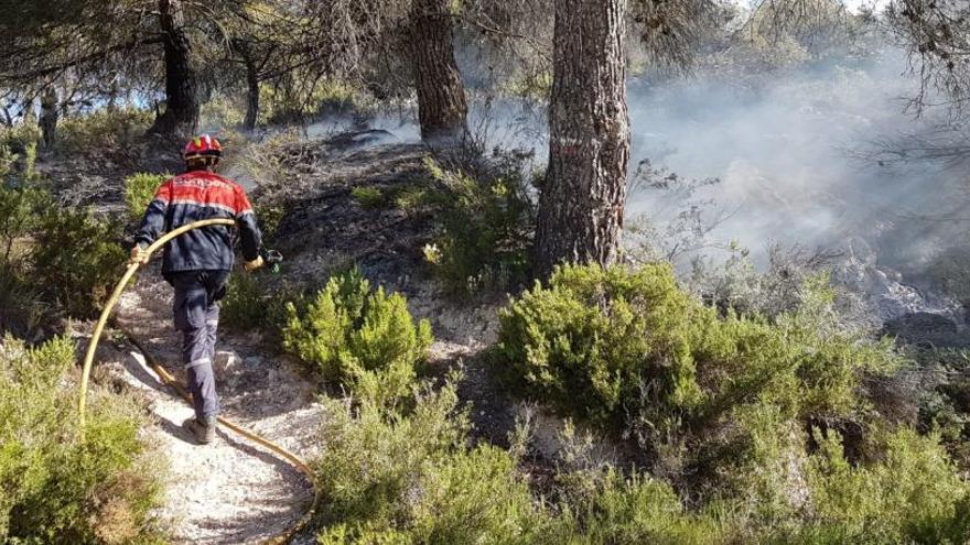 Los bomberos en plena intervención