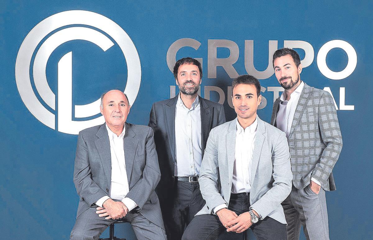De izquierda a derecha, Ricardo Leal, fundador de CL Grupo Industrial, con sus hijos Miguel Ángel, Jesús y Víctor, consejeros delegados de la empres