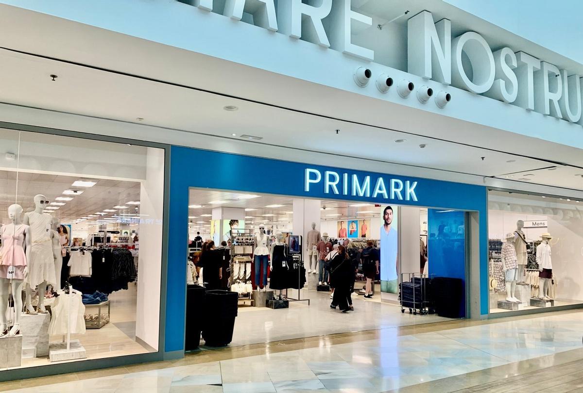 La cadena Primark ha renovado su tienda en el centro comericial Miramar de Fuengirola (Málaga).