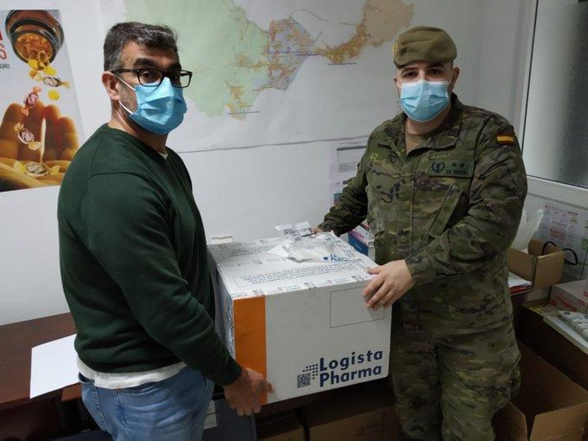 Pascual Gabriel de Miguel Sanz, a la derecha, durante una operación desarrollada durante la pandemia del covid.