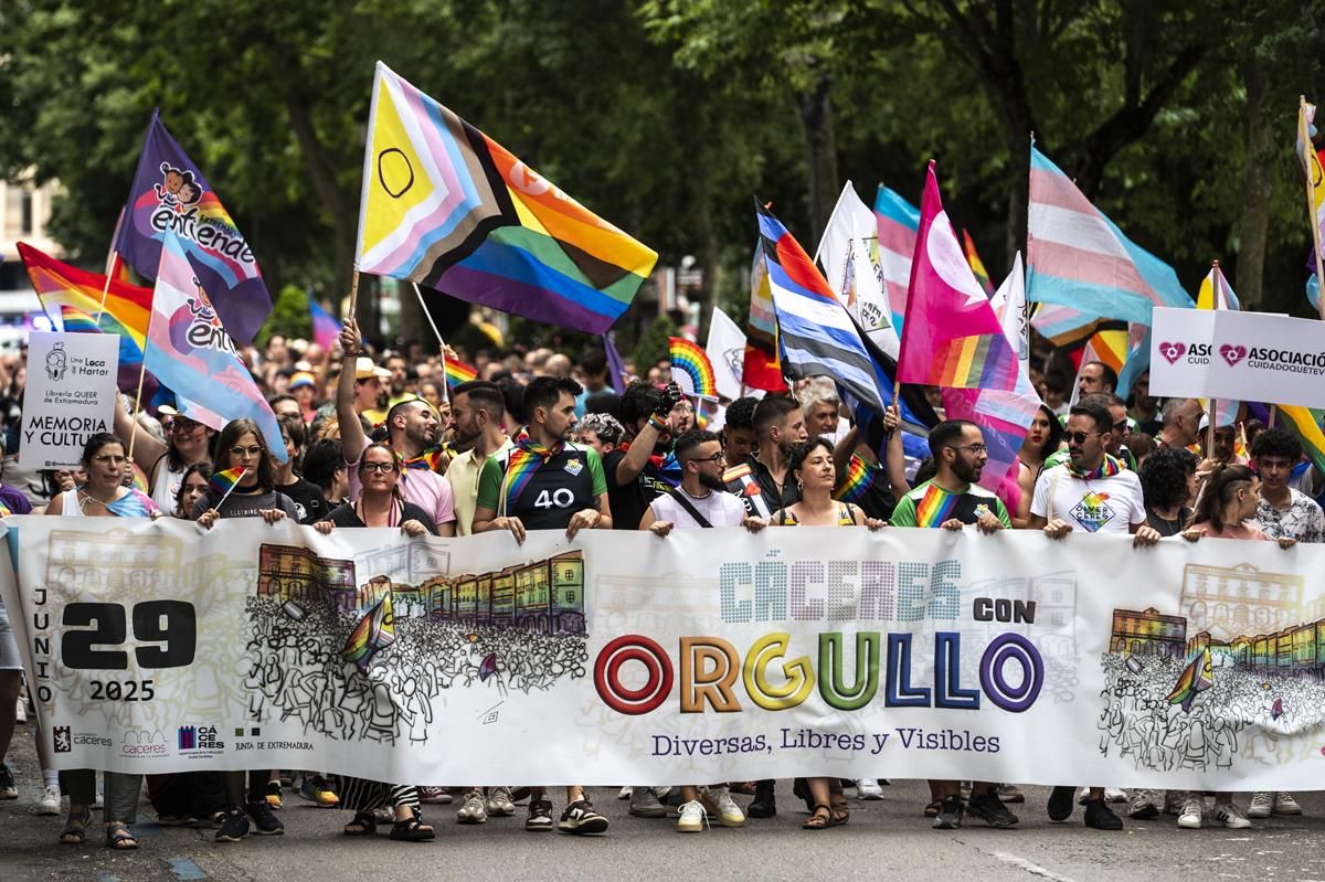 Fotogalería | Así fue la marcha del orgullo en Cáceres