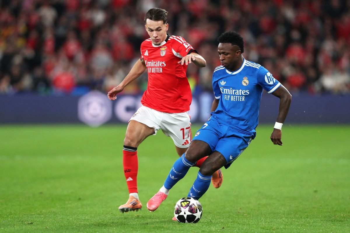 Real Madrid's Vinicius Junior fights for the ball against Benfica's Amar Dedic during a Champions League opening phase soccer match between SL Benfica and Real Madrid in Lisbon, Portugal, Tuesday, Feb. 17, 2026. (AP Photo/Pedro Rocha)