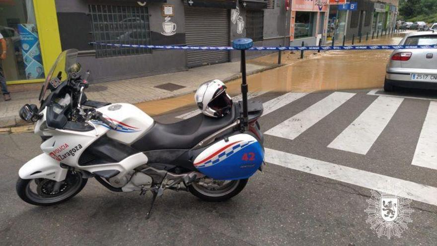 Cortada la calle José Pellicer de Zaragoza por un reventón