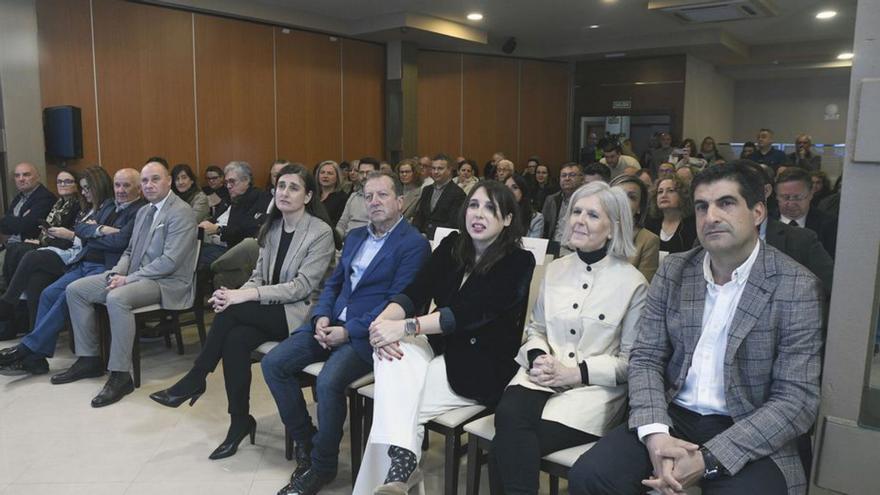 Acto de presentación en O Carballiño. |   // FDV