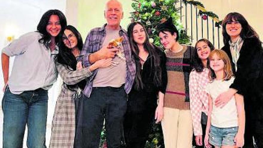 Bruce Willis se rodea de sus chicas