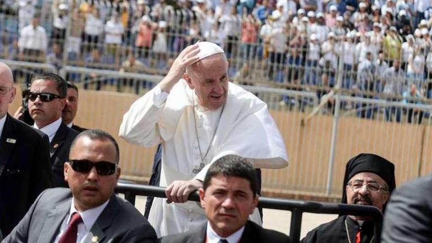 El Papa, con la minoría católica egipcia