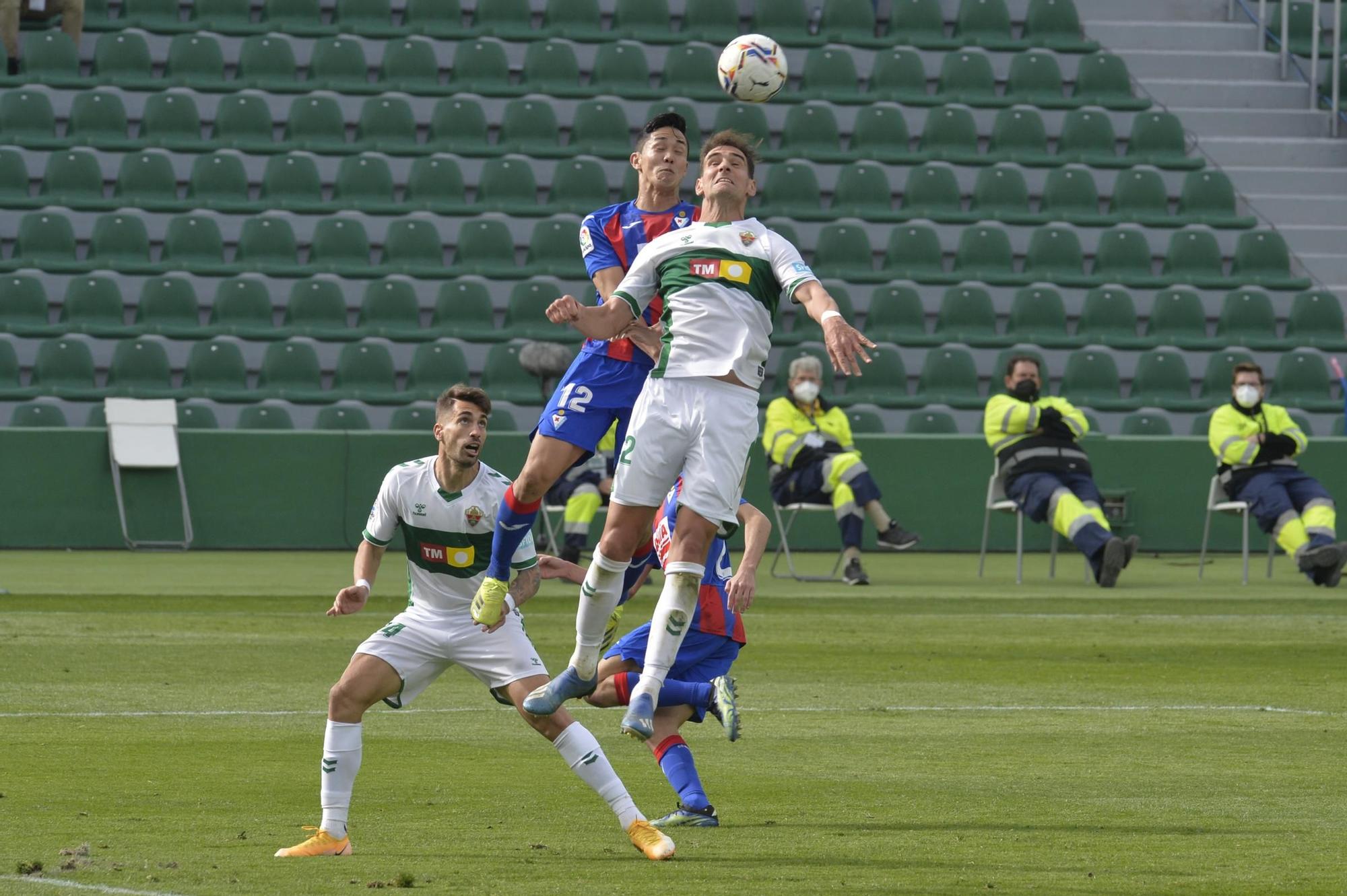 El Elche vence al Eibar 1-0 y se reencuentra con la victoria después de 17 partidos