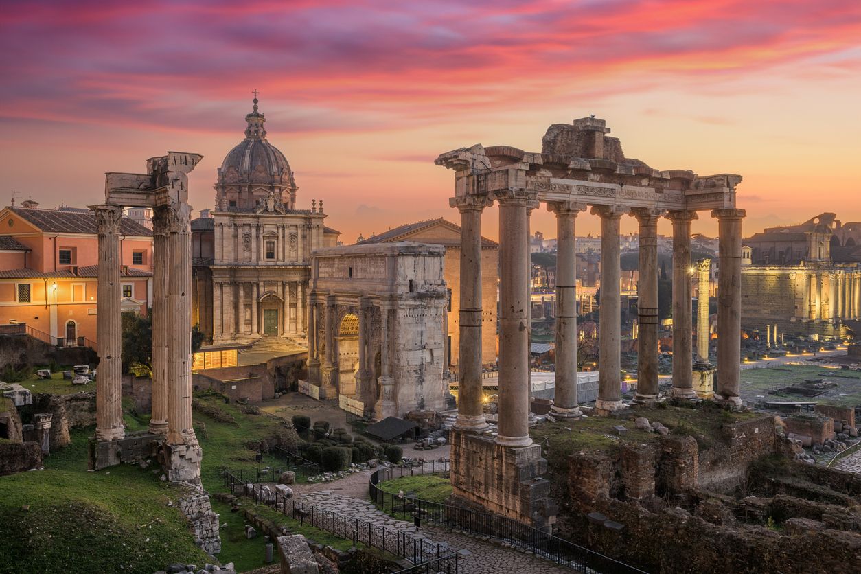 Las mejores vistas del Foro Romano las tienes desde un mirador gratuito detrás del Campidoglio.