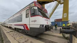 Atender a los clientes y restablecer el servicio lo antes posible: el reto de Renfe tras la DANA