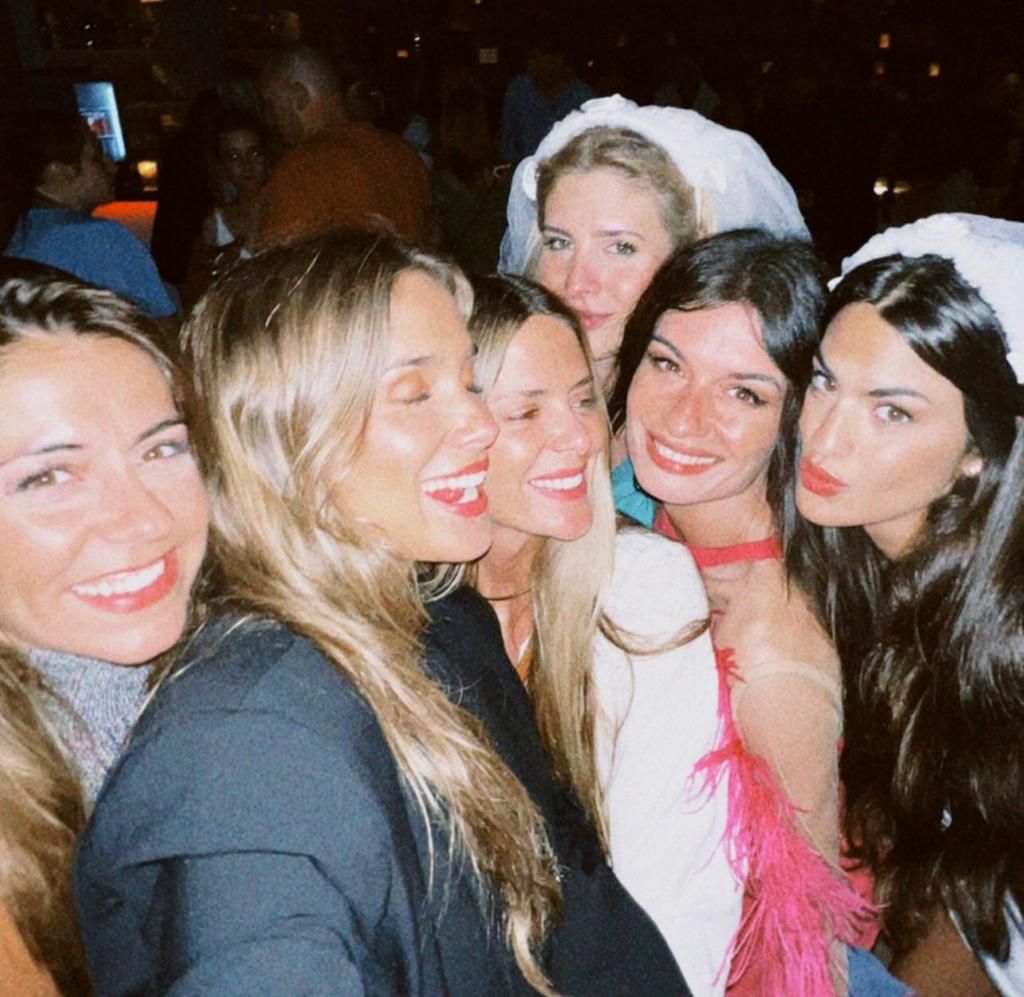 Las 'influencers' María Pombo, Madame de Rosa, Natalia Coll, Marta Lozano y Teresa Andrés Gonzalvo en Pacha Ibiza.