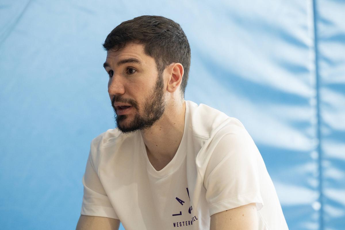Darío Brizuela Arrieta, jugador de baloncesto del FC Barcelona, fotografiado en Ciutat Esportiva Joan Gamper de Barcelona