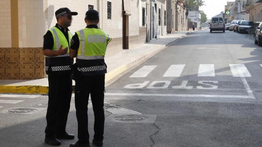 La carencia de policías locales deja desasistidos muchos municipios - Vimarsana News