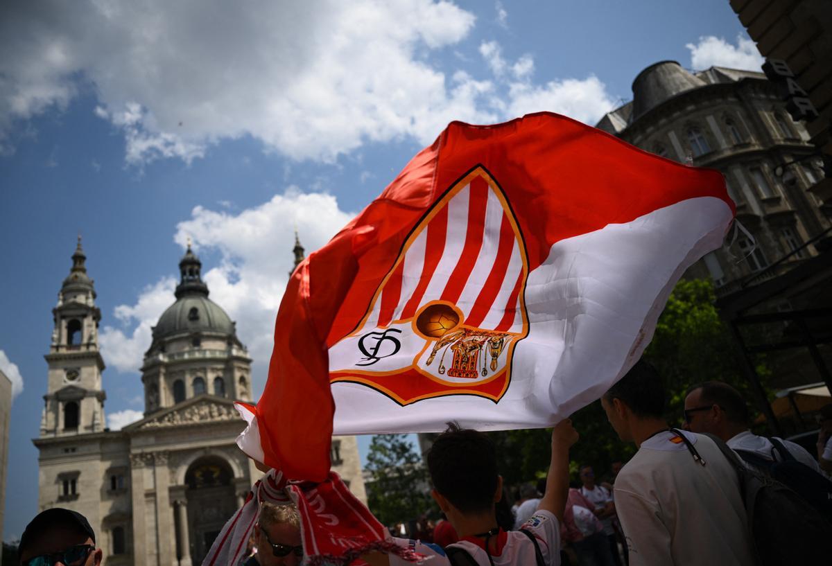 Final de la Europa League: la afición del Sevilla toma Budapest