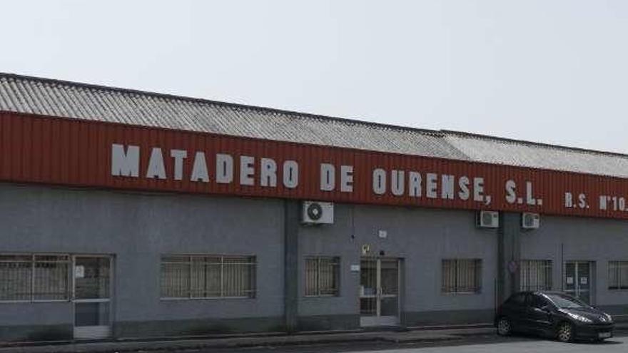 Instalación del matadero, al lado del campo da Feira. // Enzo Sarmiento