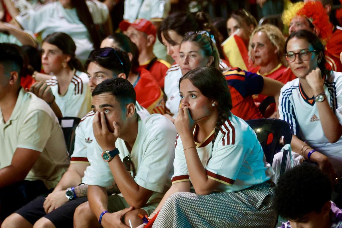 Las mejores imágenes de la afición española en la avenida Teniente Flomesta Las mejores imágenes de la afición española en la avenida Teniente Flomesta