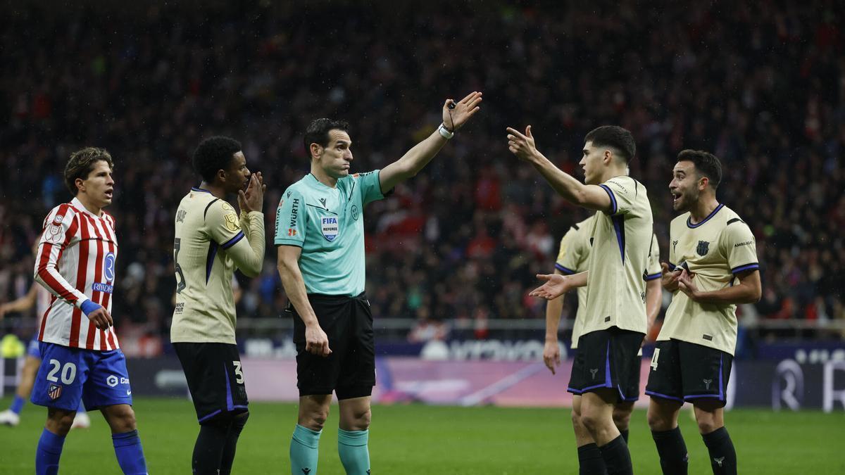 Atlético de Madrid - FC Barcelona: El gol anulado a Cubarsí...seis minutos más tarde