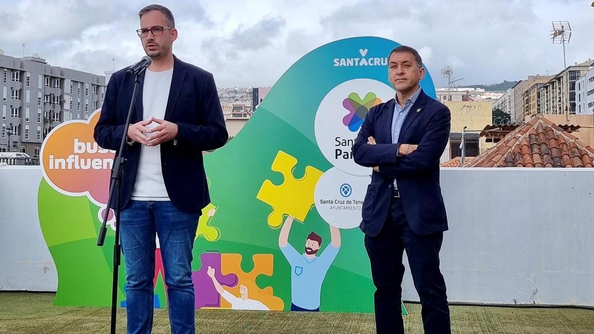 El edil de Participación Ciudadana y el alcalde de Santa Cruz.