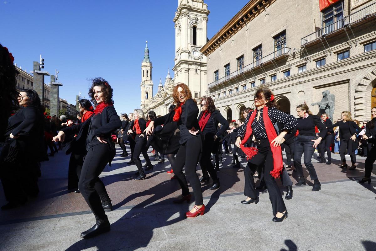 En imágenes | Flashmob flamenco en la Plaza del Pilar de Zaragoza
