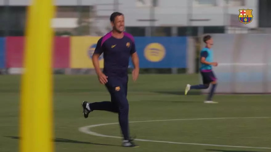 El Barça Atlètic entrena de cara a su estreno en LaLiga contra el Porreres