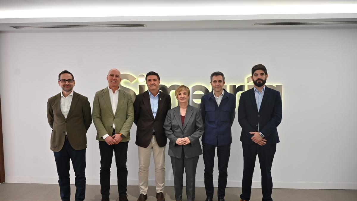 La consellera de Industria, Marian Cano, ha visitado las instalaciones de Simetría en Castelló.