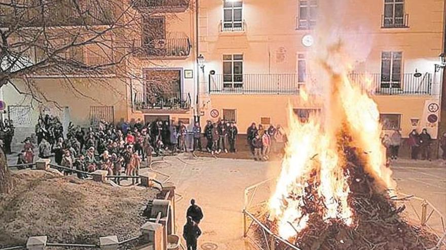 Trasladan la hoguera para evitar una sanción del Consell