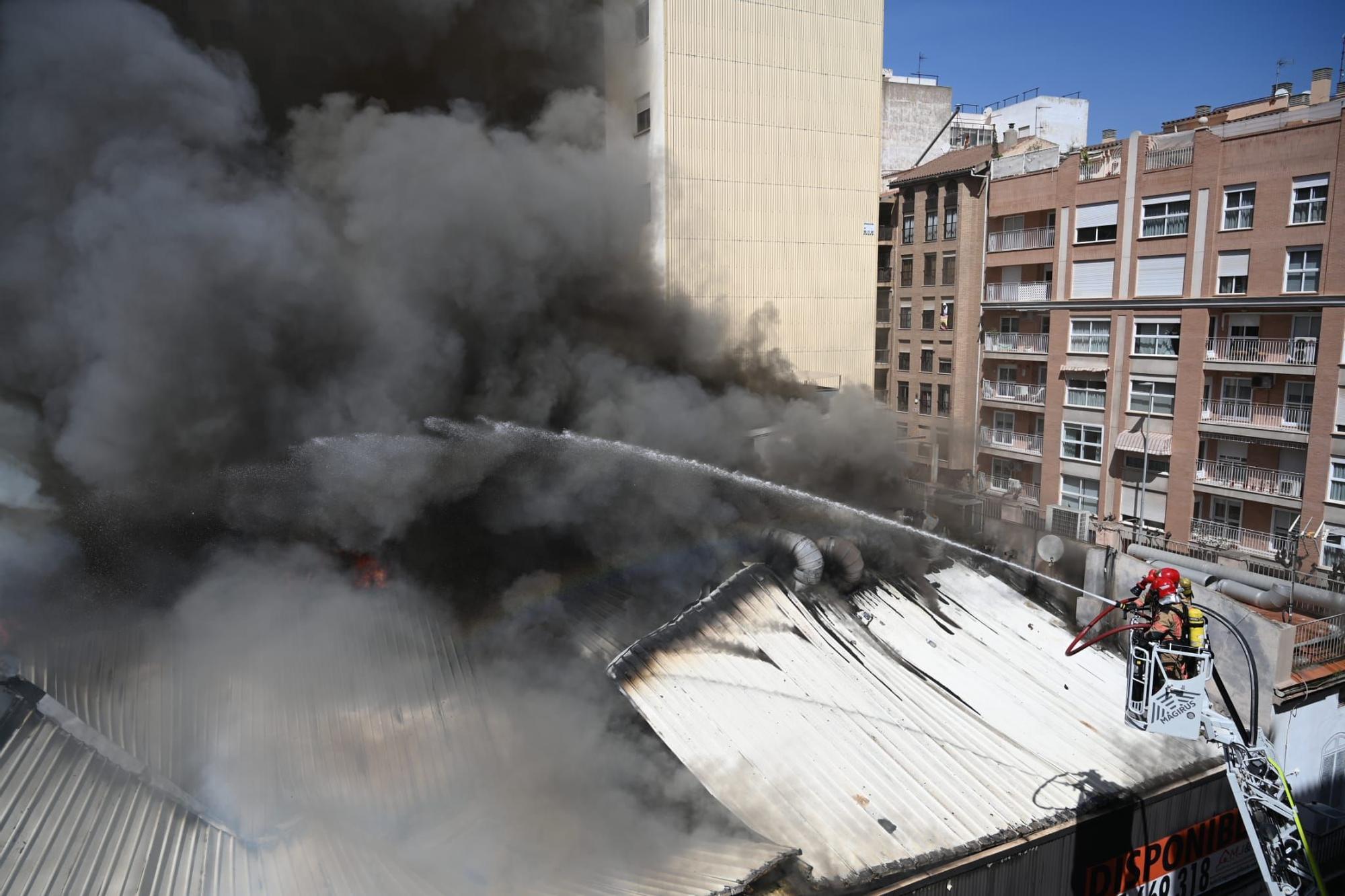 Galería de fotos: Espectacular incendio en el centro de Castelló