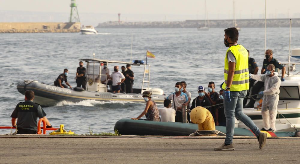 Una patera con unos nueve inmigrantes llega a Tabarca