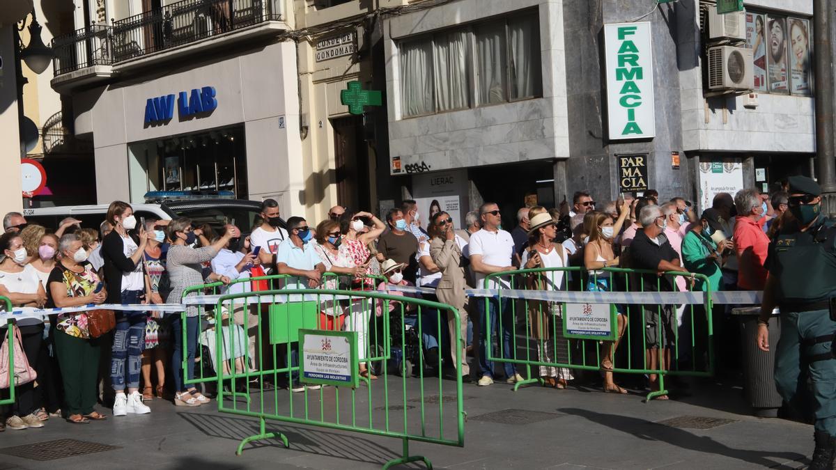 Izado de bandera en Las Tendillas en honor a la patrona de la Guardia Civil