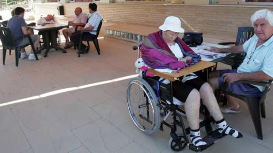 El cierre inesperado de un geriátrico deja en la calle a unas 40 personas en Santa Pola