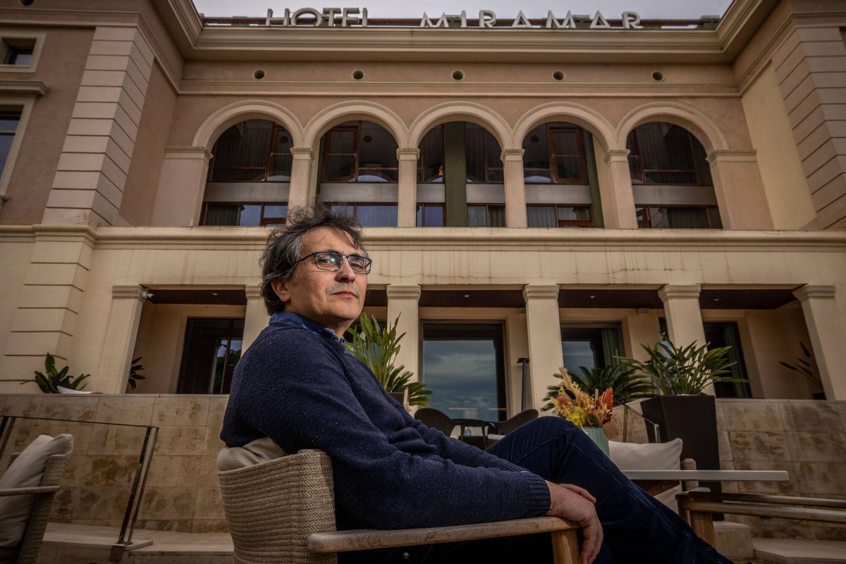 El escritor Gonzalo Torné. “Una novela actual sobre el amor habla de todo lo que no exploramos cuando nos resignamos a una sola vida”, afirma.