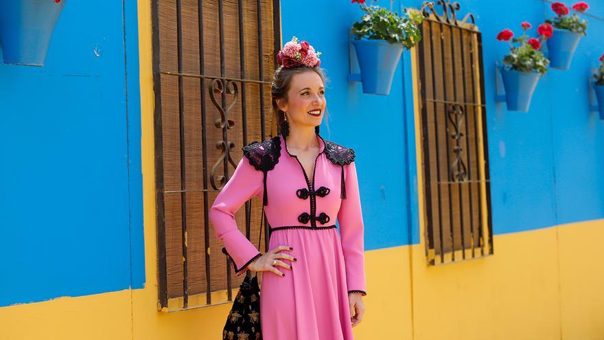 Los trajes de diseño toman El Arenal en el martes de Feria