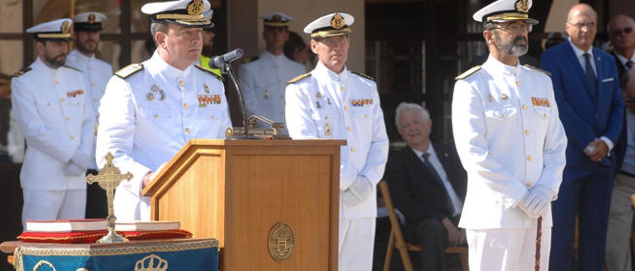 Un momento del acto de toma de posesión de ayer, celebrado en el patio de armas de la Base Naval de Las Palmas de Gran Canaria.