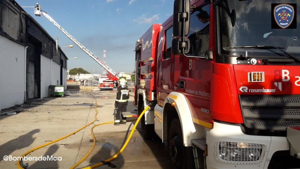 Incendio de varias naves industriales en el polígono de Marratxí