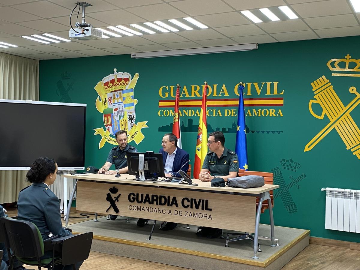 Ángel Blanco da la bienvenida a los agentes de prácticas de la Guardia Civil de Zamora.