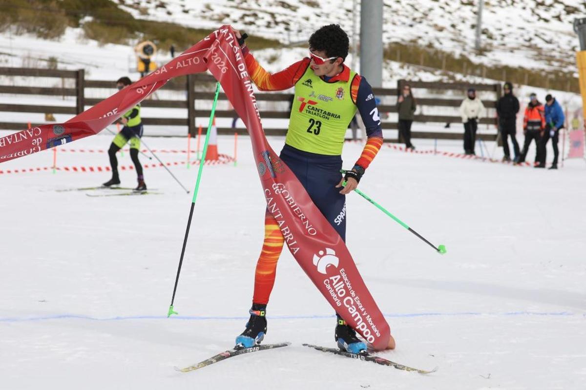 Rodrigo, al proclamarse campeón de España del triatlon invernal en Alto Campoo.