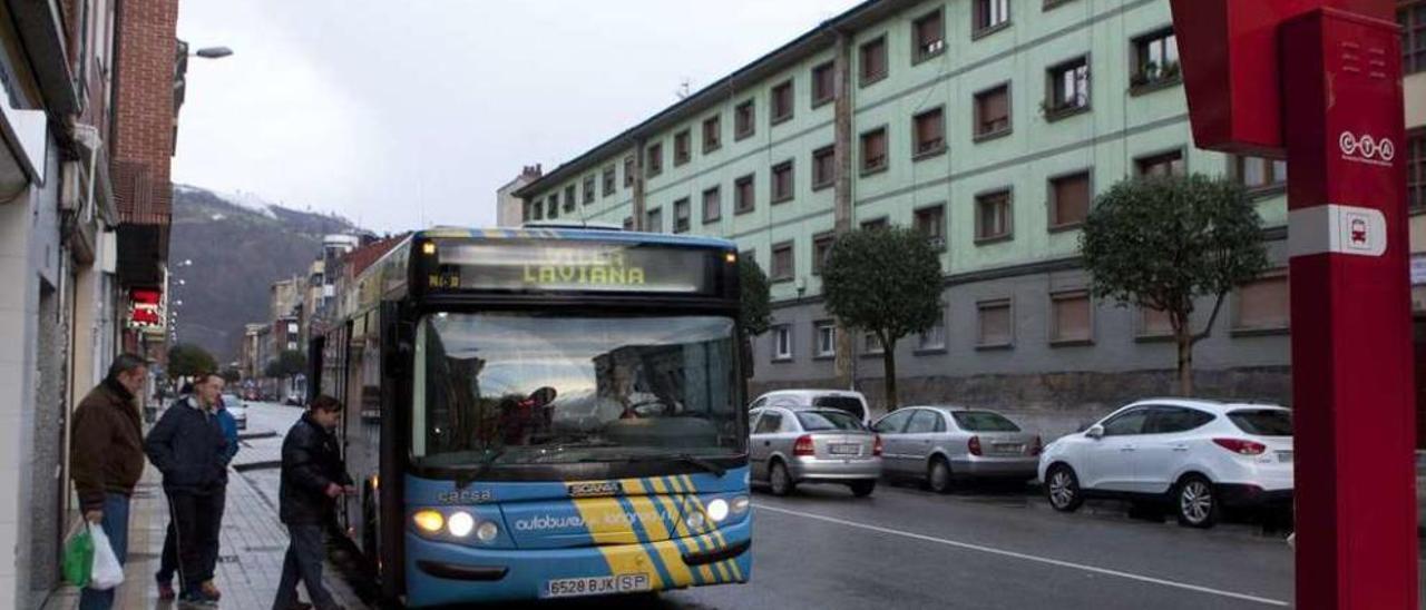 Un autobús urbano del valle del Nalón.