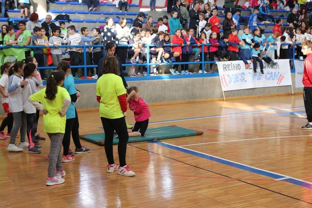 Jugando al atletismo en Alcantarilla