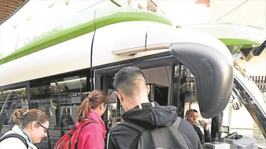 Los alcaldes no ven mal aparcar el TRAM y piden mejores conexiones