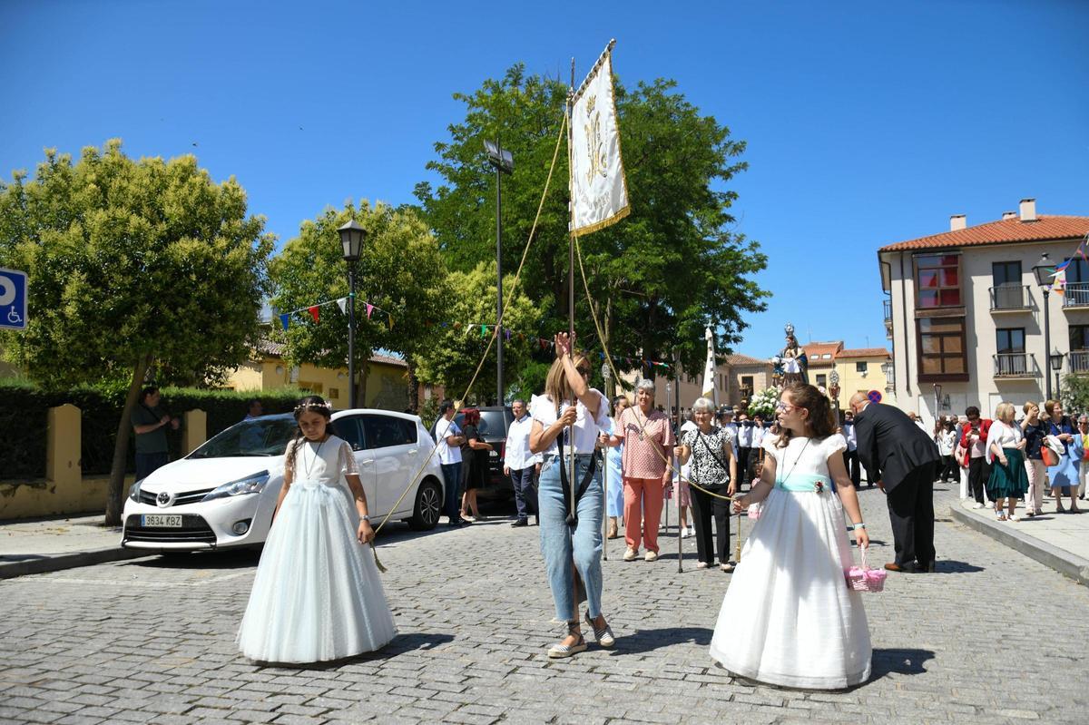 Procesion de la Virgen de la Salud en las calles de la Horta.
