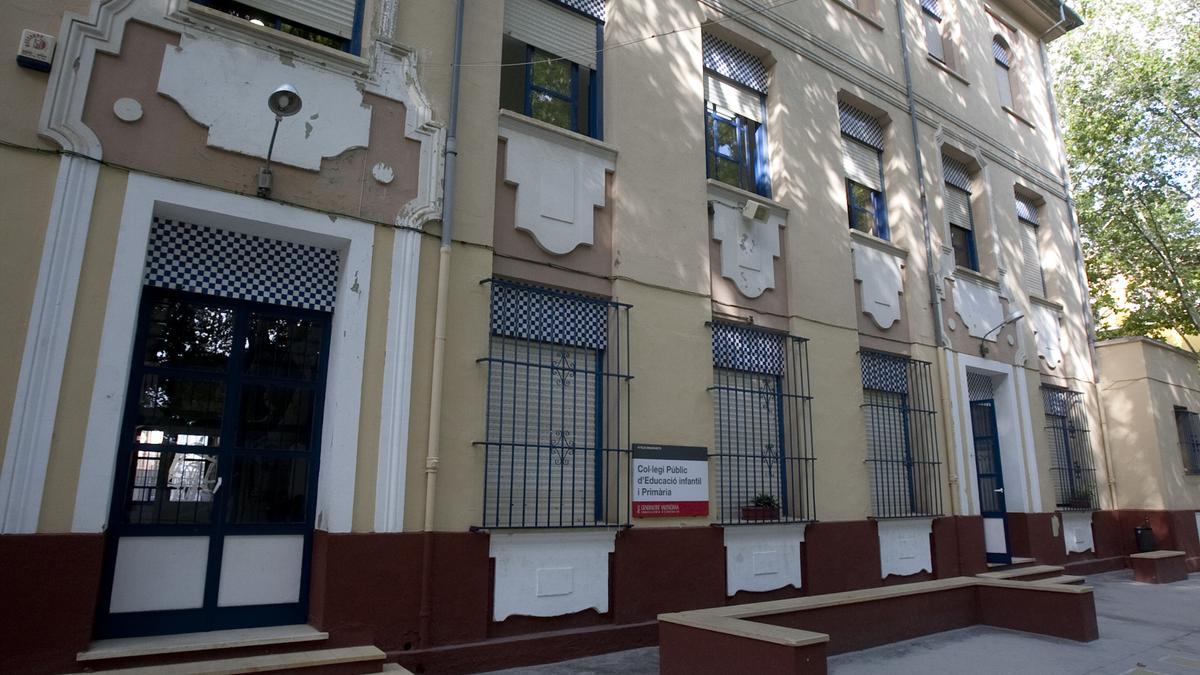 Imagen de archivo de la fachada del colegio Attilio Bruschetti, en Xàtiva.